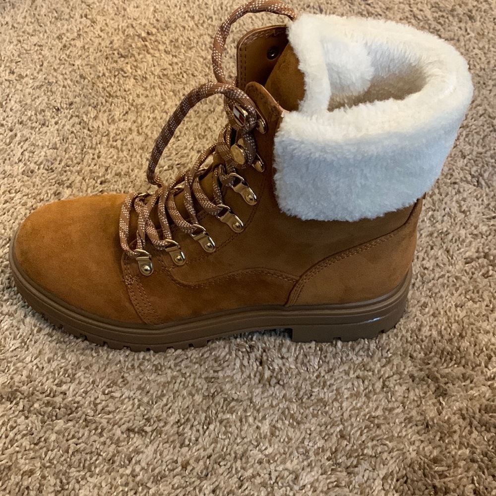 Tommy Hilfiger 9M boot worn 2 times